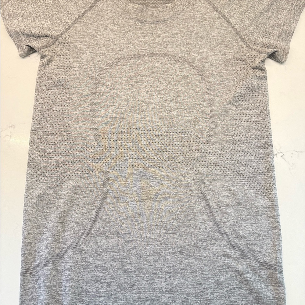 Lululemon Athletica Gray Short Sleeve Tee